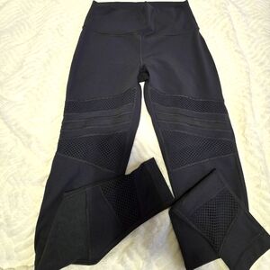 LULULEMON Mesh Panel Leggings. Dark Green. Size 8.